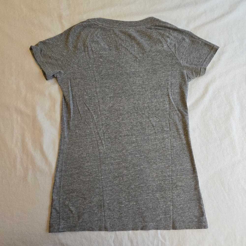 New England Patriots NFL Distressed Logo Women's Grey Fitted Nneck Tee - Picture 9 of 9